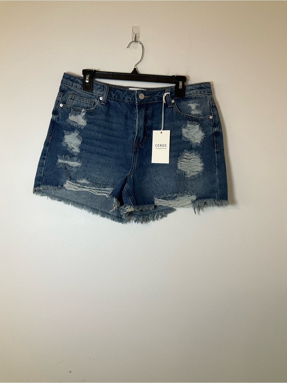 Ceros Distressed Denim Shorts Raw Hem Medium Wash Size 11/30 NWT